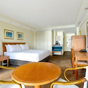 Classic Queen Room City Mountain View